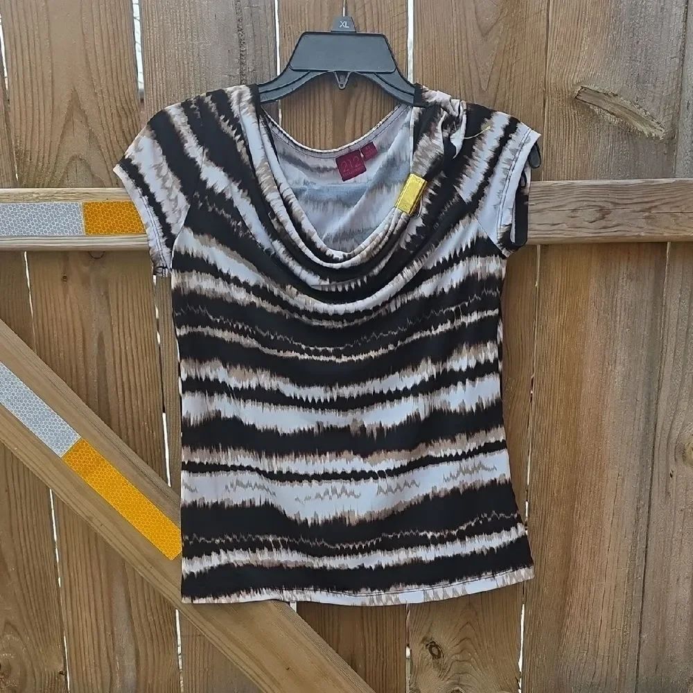 212 Collection Gray and Cream Top